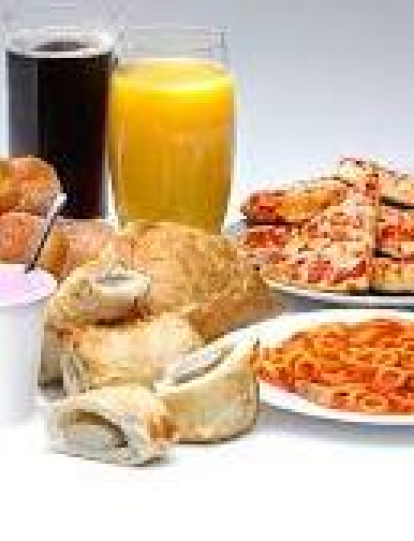 Los ultraprocesados son objeto de técnicas industriales para modificar su forma, para lo cual se adiciona varios ingredientes para dar sabor y color.