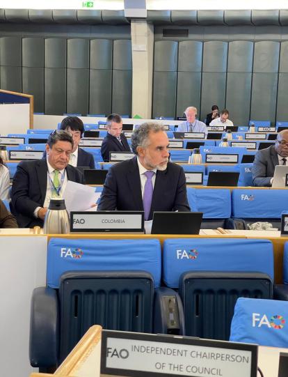 Armando Benedetti durante sesión de la FAO.