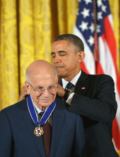 En 2013, Kahneman fue condecorado por el presidente Barack Obama con la medalla de la Libertad.
