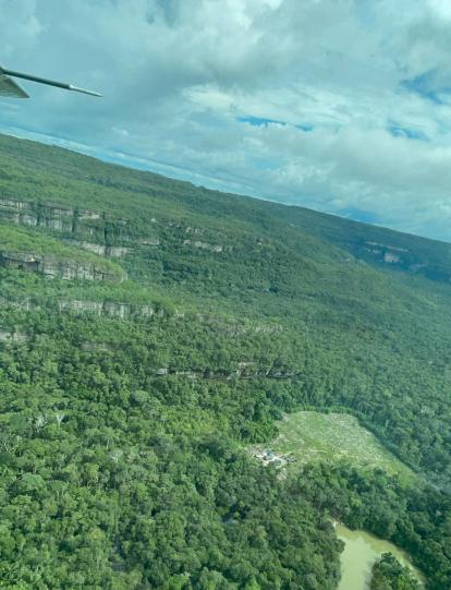 Deforestación a escasos metros de los tepuys ubicados en la Reserva Natural Nukak Makú.