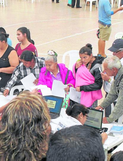 En el último año, casi 2 millones de personas dejaron de recibir subsidios del Gobierno, según el Dane