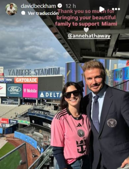 Anne Hathaway y David Beckham