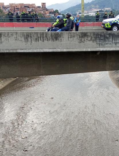 El cuerpo fue avistado a la altura del Puente de la Madre Laura, en el sector de Aranjuez.