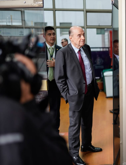 Álvaro Leyva en la audiencia disciplinaria de la Procuraduría.