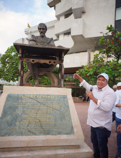 El escultor Óscar Noriega de Cartagena