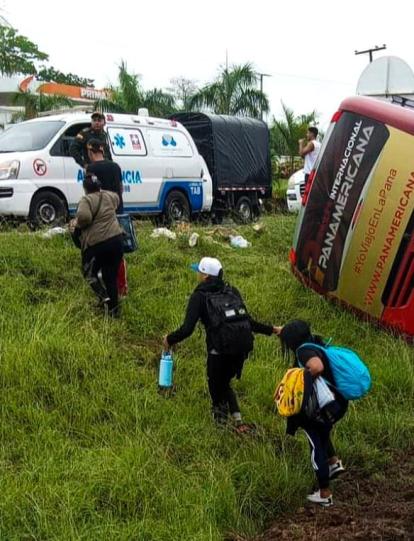 Grave accidente de bus en Puerto Salgar, Cundinamarca, habría dejado un muerto y 16 heridos