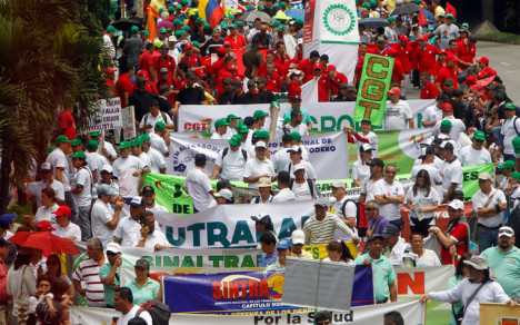 Sindicatos de trabajadores, estudiantes y pensionados marcharon de manera pacífica por las calles de Medellín.