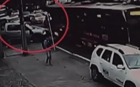 En video queda registrado choque en el que conductor intenta huir
