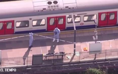 Equipos forenses recorren tren de Londres tras explosión de bomba