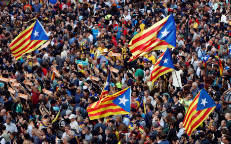 Unas 6.000 personas se concentraron este sábado en la 
plaza de Sant Jaume de Barcelona.
