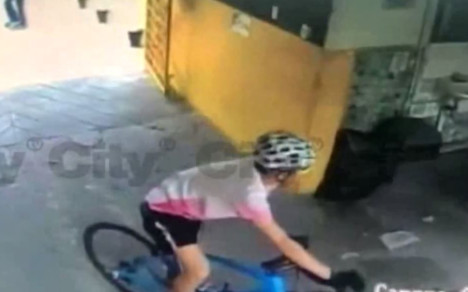 En este parqueadero fue dejada la bicicleta del ciclista Óscar Sevilla
