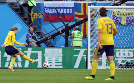 El momento en el que el sueco Emil Forsberg marca el gol que clasificó a su selección a los cuartos de final de Rusia 2018.