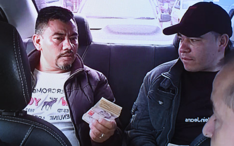 Imagen del video en el que alias José y Tazmania reciben el pago por el crimen de los esmeralderos.