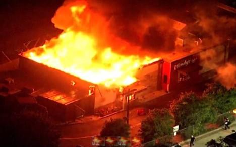Video de restaurante incendiado en Atlanta.