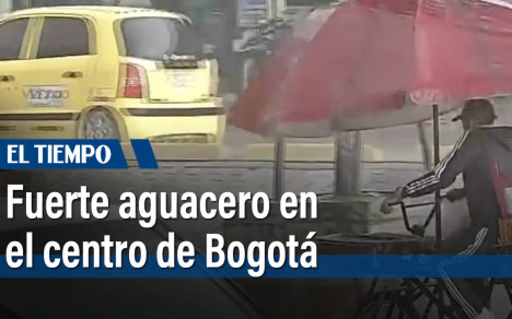 Líos en las calles por los aguaceros de esta tarde en Bogotá