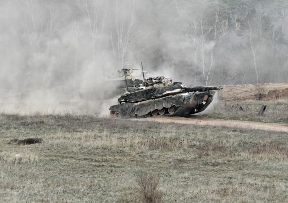 Un tanque M1 Abrams en un campo de entrenamiento en Polonia.