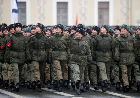 Mujeres en el Ejército ruso habían sido relegadas a funciones administrativas, pese a intentos por mandarlas al frente.