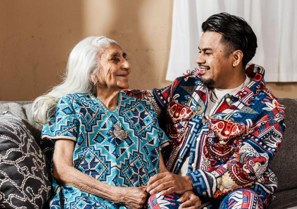 Yosimar Reyes ha publicado en una cuenta de Instagram fotos y videos de su vida con Mardonia Galeana, su abuela.