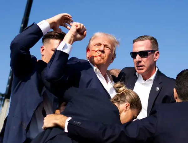 Donald Trump después del intento de homicidio en Pensilvania.