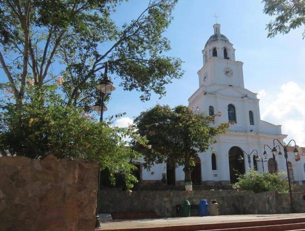  249
Los Santos, en Santander, ubicado en pleno cañón del Chicamocha, es el segundo nido sísmico con más actividad en el planeta, después de la región del Hindu Kush (Afganistán) y superando a los famosos montes Cárpatos (Rumania).
En este municipio se pueden presentar hasta 40 movimientos telúricos a diario, aunque en magnitudes muy pequeñas.