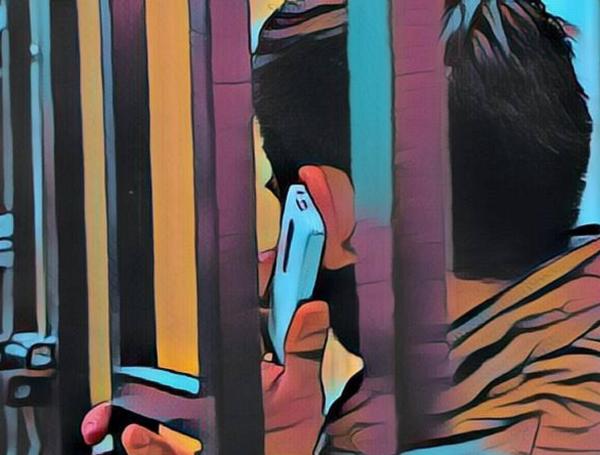 Las autoridades investigan desde qué prisión y quién fue el delincuente que extorsionó al latonero de Bosa. La mujer de 19 años que fue capturada es clave en la investigación.