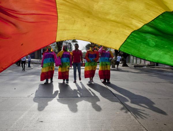 El informe entregado a la Comisión de la Verdad ahondó en los motivos por los que en el conflicto, actores armados atacaron a personas LGBT.