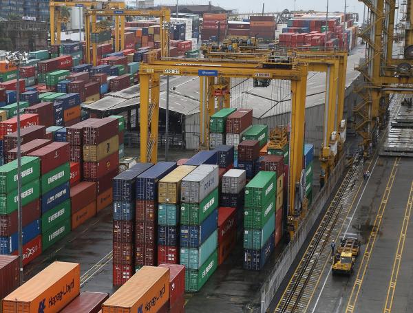 Autoridades buscan dinamizar el flujo de la carga de Buenaventura hacia el interior de país.