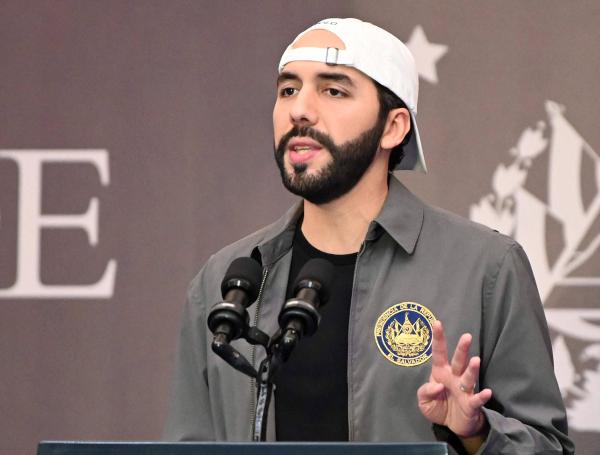 El presidente salvadoreño Nayib 
Bukele ofrece una conferencia de prensa en un hotel en San Salvador.
