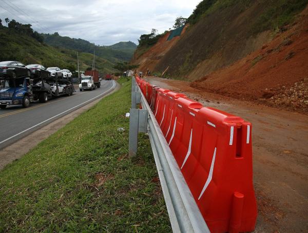 La Nación anunció licitación de las obras de la vía Buga-Buenaventura, que lleva una década sin concretarse. Se espera que no tenga peaje, según lo aseguró la gobernadora del Valle del Cauca Clara Luz Roldán.