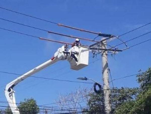 Air-e  inició la instalación de 34 transformadores y macromedidores, 207 postes y 10,75 kilómetros de redes nuevas en el sur de Barranquilla.