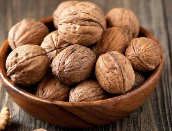 Las nueces tiene propiedades que mejoran el revestimiento de las arterias.