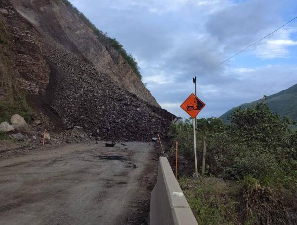 Así es el deslizamiento  en el sector Peñas Blancas, jurisdicción de Uramita.