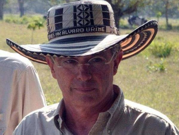 El expresidente Uribe volvió a la campaña.