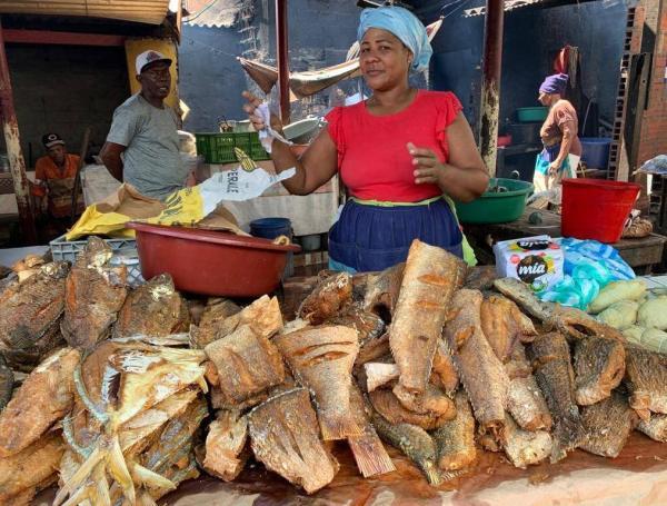 Comedores del mercado de Bazurto en Cartagena.