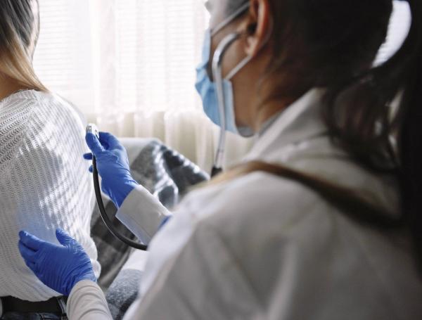 El dolor de la espalda puede estar relacionado con enfermedades respiratorias.