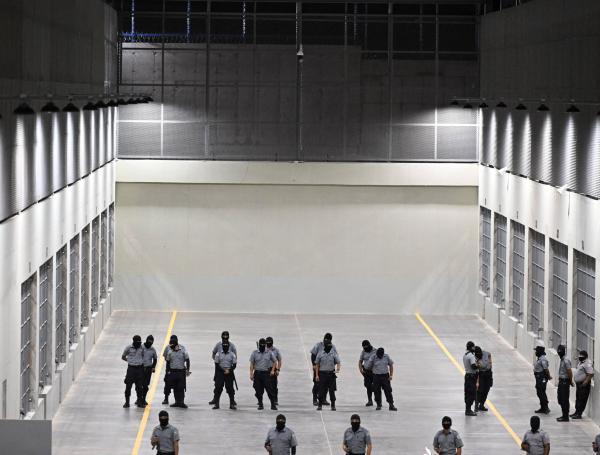 Patio de la nueva prisión de El Salvador.