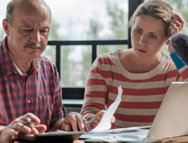 La ley exige a los hijos cuidar a los padres en la ancianidad.