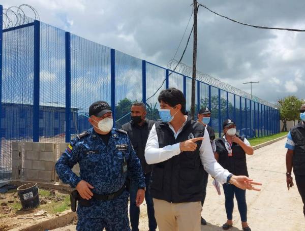 El Personero de Barranquilla, Miguel Álzate, en una visita a la penitenciaria de El Bosque.