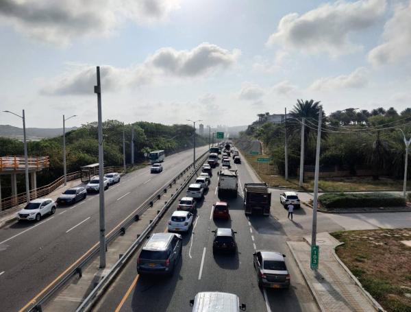 La manifestación provocó congestión de carros en la Vía al Mar.