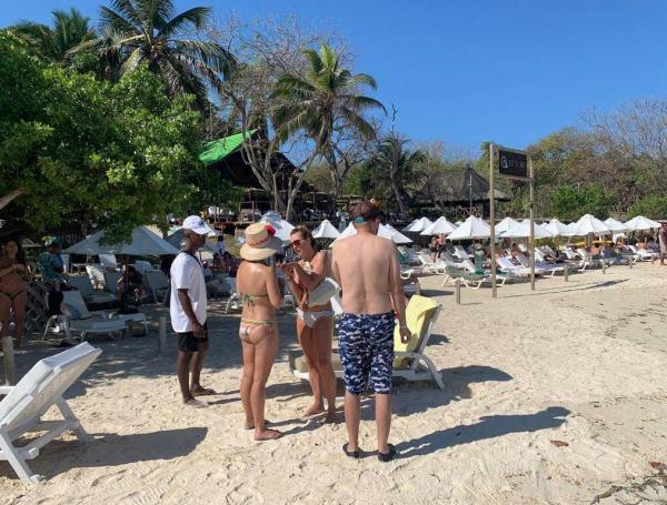 Turistas en Playas de Cartagena