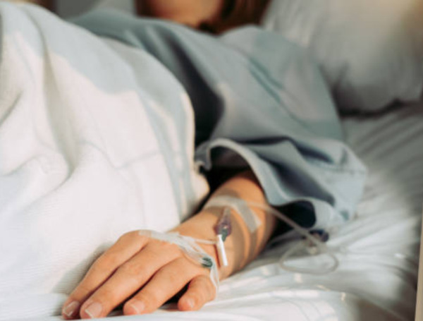 Sylvia Halcrow contrajo una infección llamada 'fascitis necrosante'.