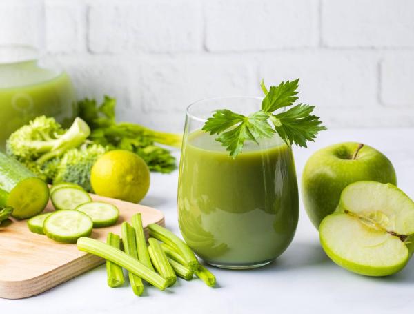 El jugo verde dura unas 48 horas en la nevera.