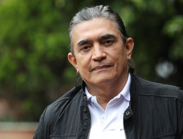 El candidato a la Alcaldía de Bogotá, Gustavo Bolivar, posa en entrevista para El Tiempo