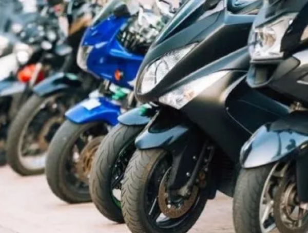 Motos