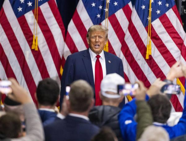 Donald Trump tras su triunfo en los caucus de Iowa.