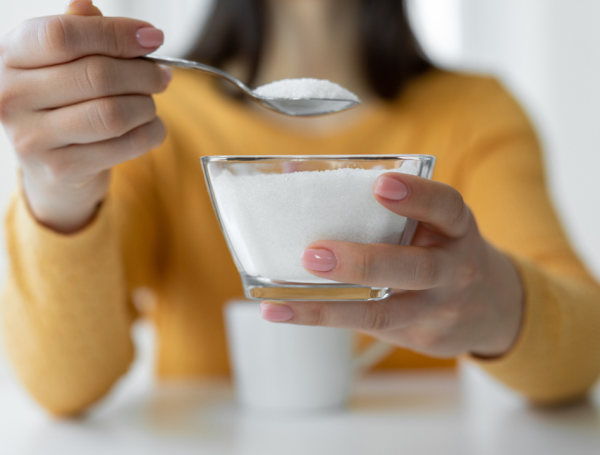 La glucosa de la sangre proviene de los alimentos que se consumen y es una de las principales fuentes de energía del organismo.