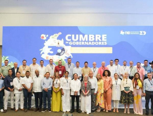 Gobernadores de Colombia con el presidente Petro.