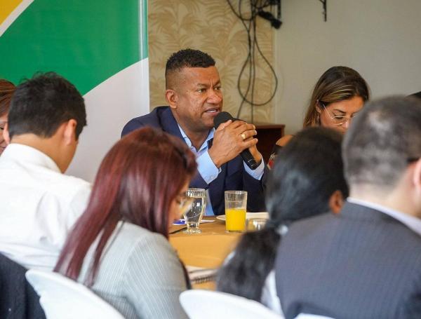 El gobernador de Nariño, Luis Alfonso Escobar.