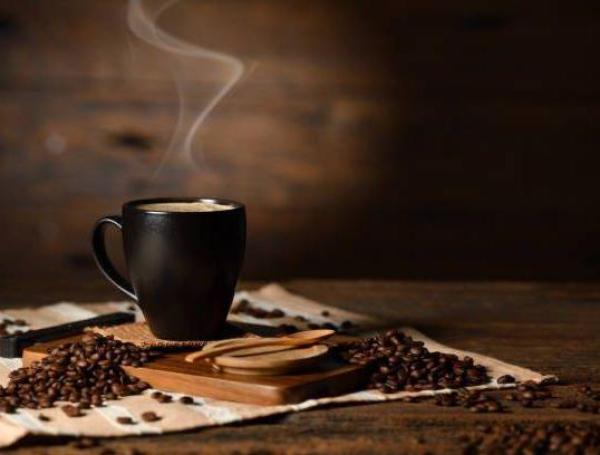 El café estimula el cerebro.