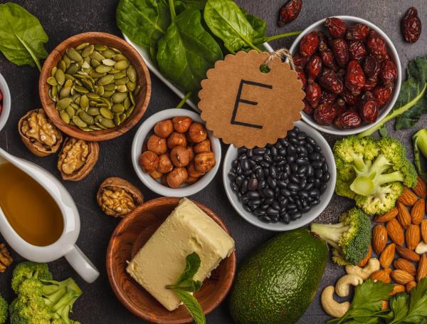La mejor manera de obtener los requerimientos diarios de vitamina E es consumiendo fuentes alimenticias.